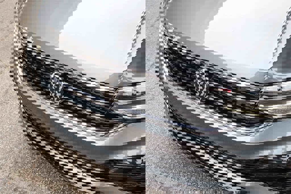 Used 2023 Volkswagen Tiguan SE R-Line image 8