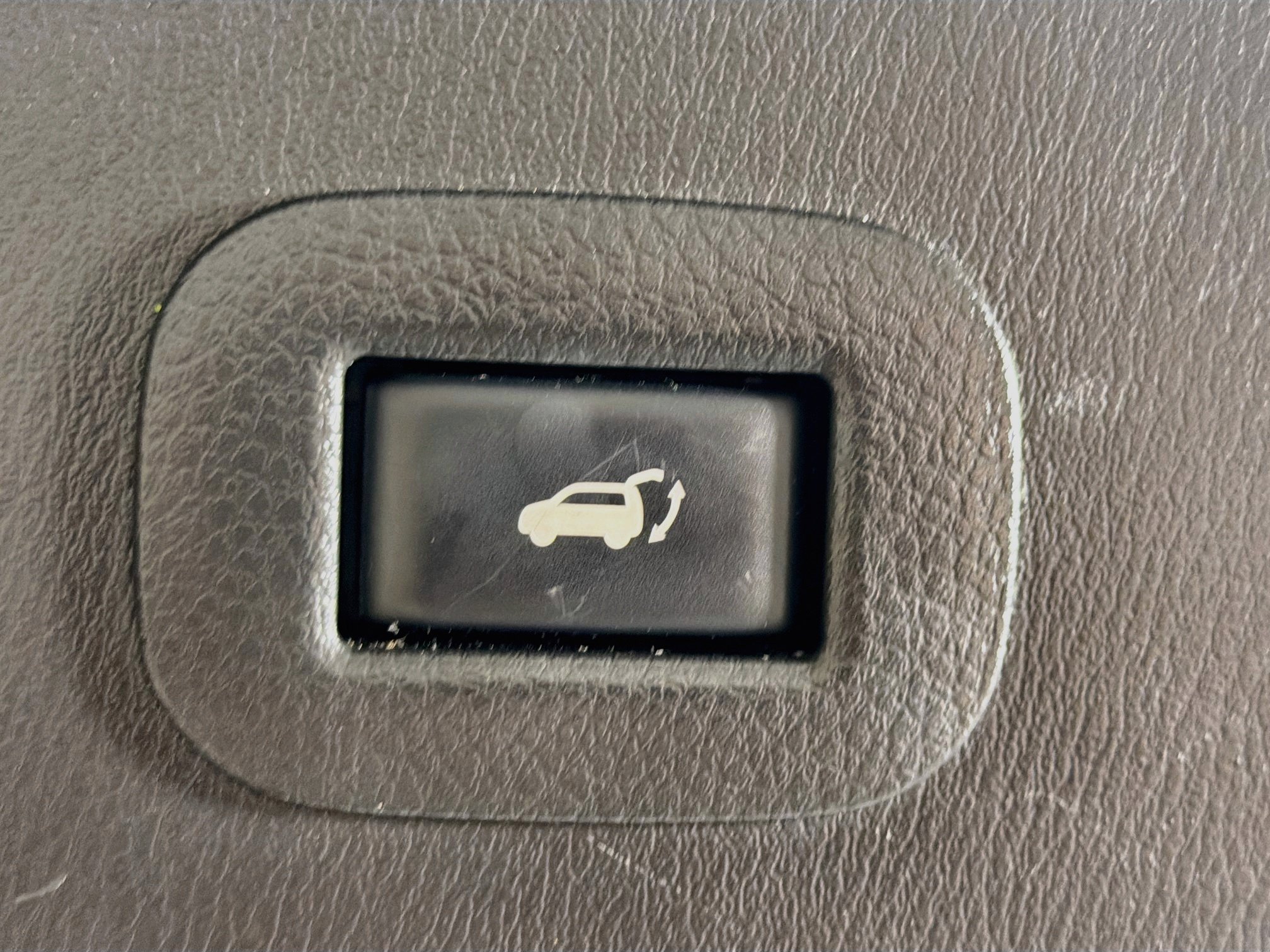 Used 2017 Nissan Armada Platinum w/ Captain Seat Package RWD image 32