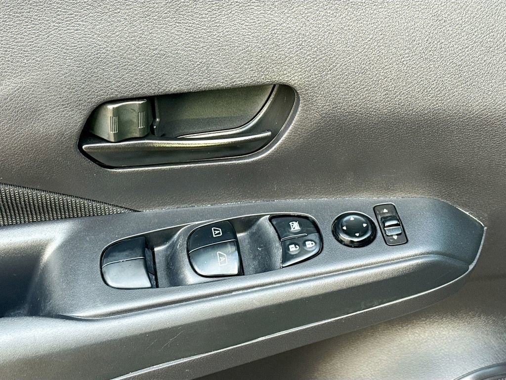 Used 2023 Nissan Kicks S image 18