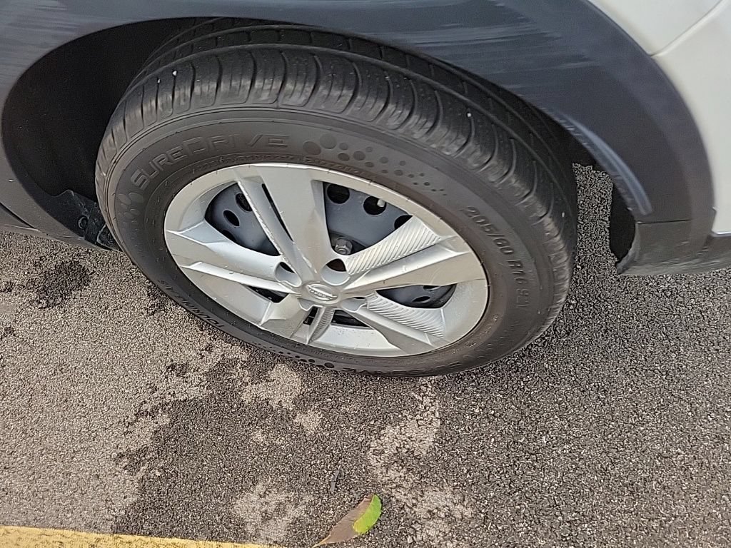Used 2023 Nissan Kicks S FWD image 5