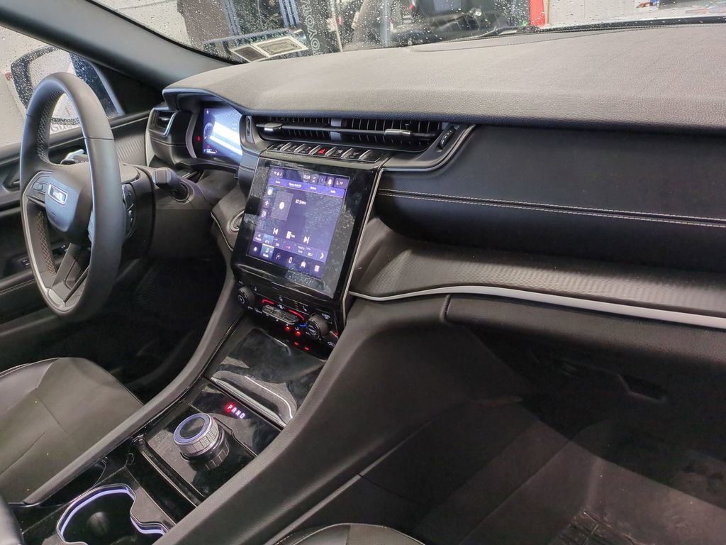 Used 2023 Jeep Grand Cherokee Altitude image 39