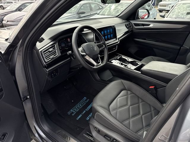 Certified 2024 Volkswagen Atlas Cross Sport SE w/ Black Wheel Package image 10