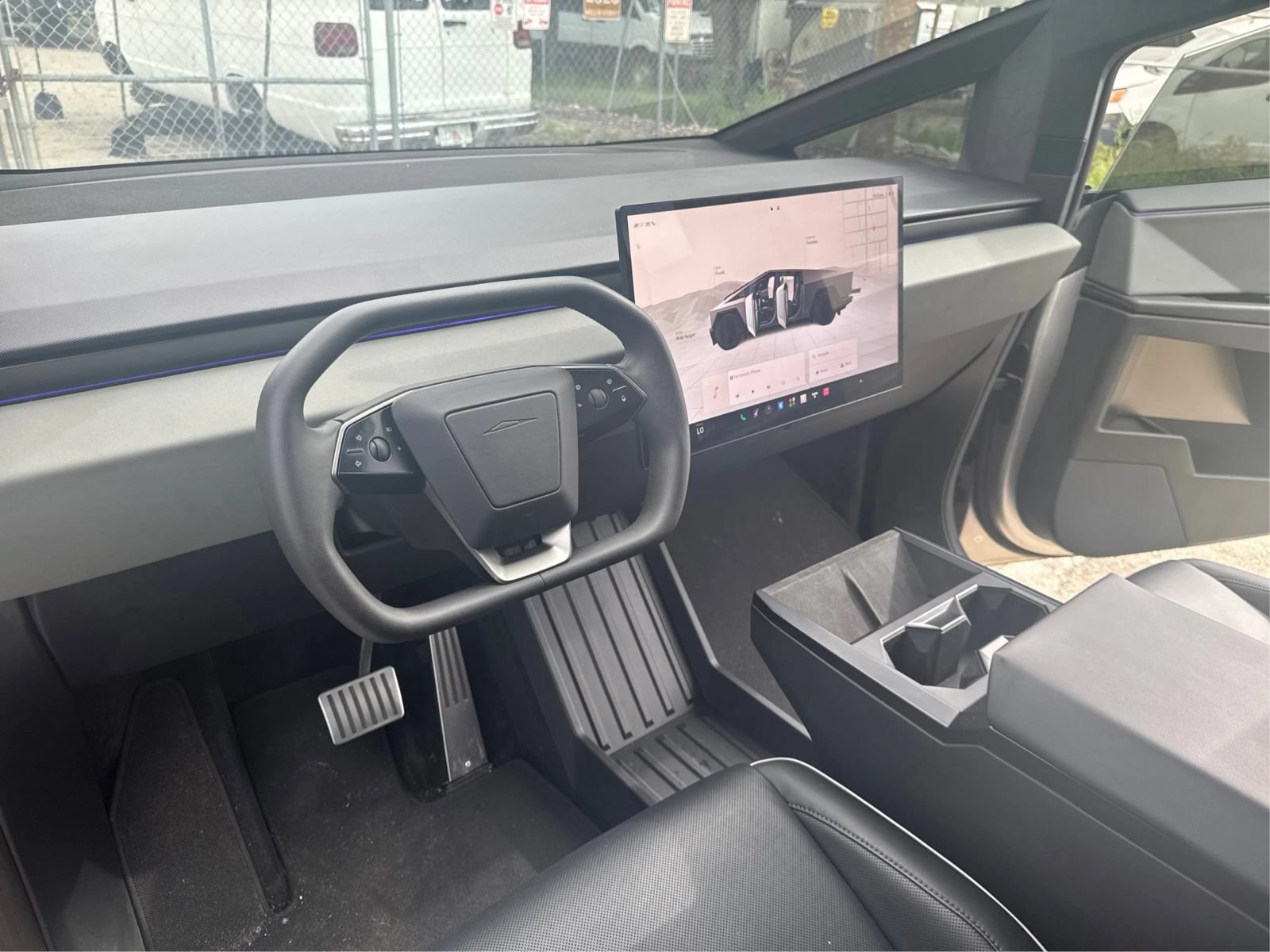 Used 2025 Tesla Cybertruck AWD Crew Cab image 18