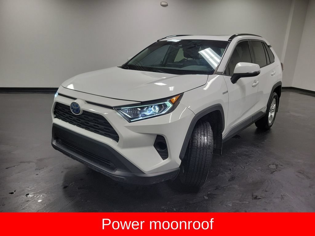 Used 2019 Toyota RAV4 XLE w/ Carpet Mat Package AWD/4WD image 4