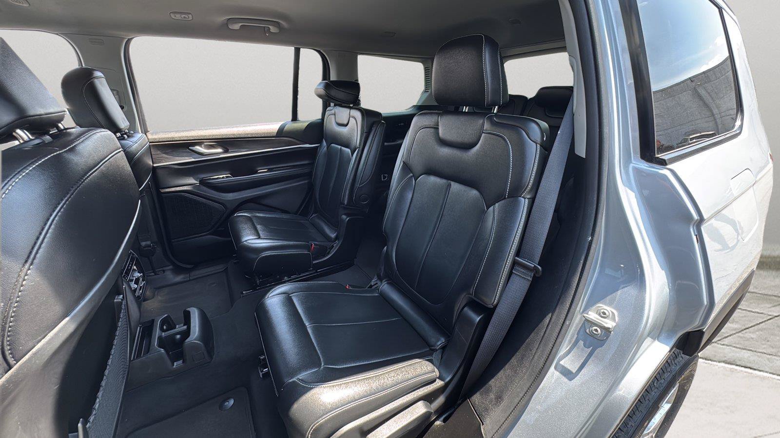 Used 2023 Jeep Grand Cherokee L Limited AWD/4WD image 19