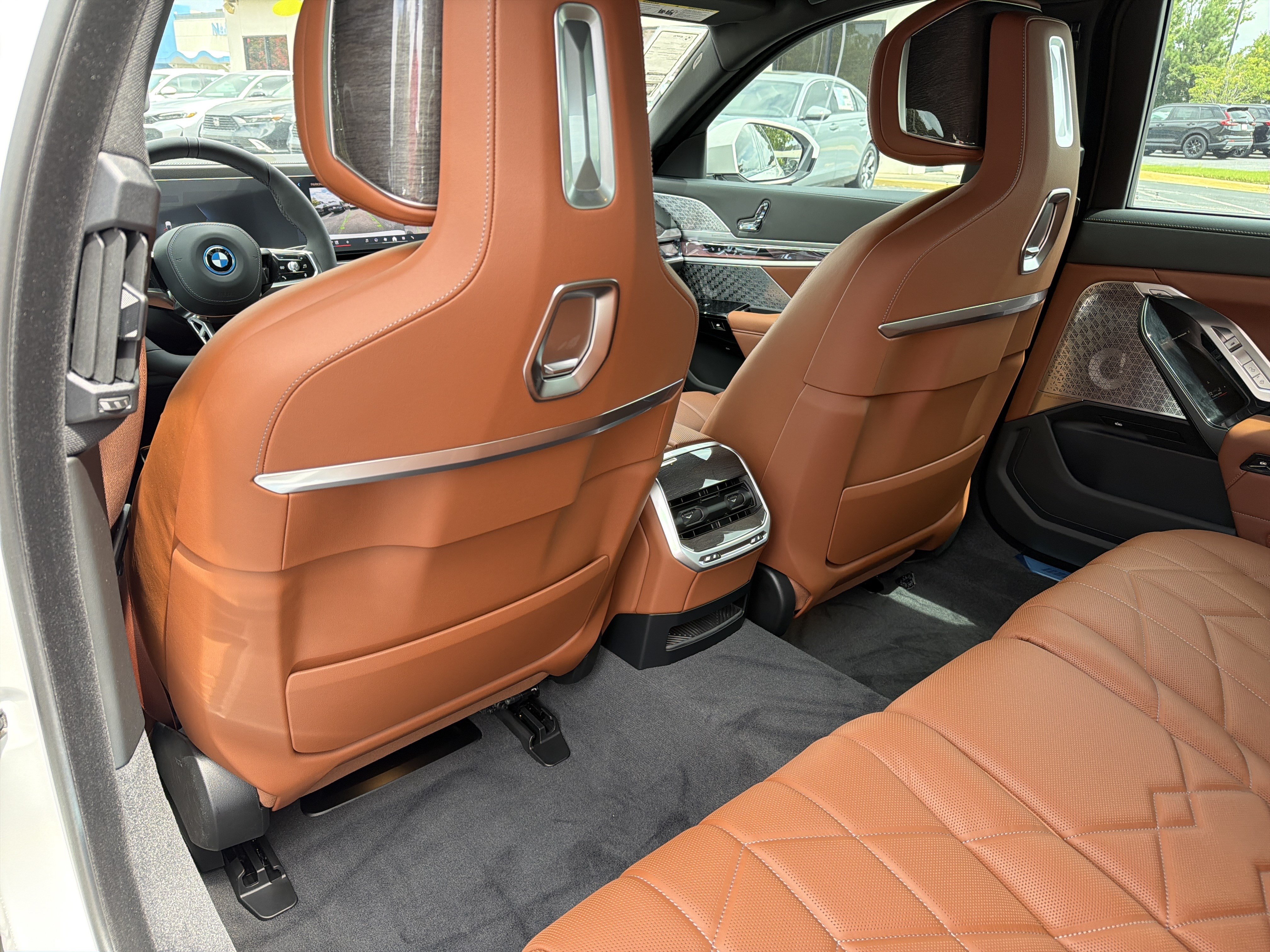 New 2026 BMW i7 xDrive60 w/ Executive Package AWD/4WD image 18