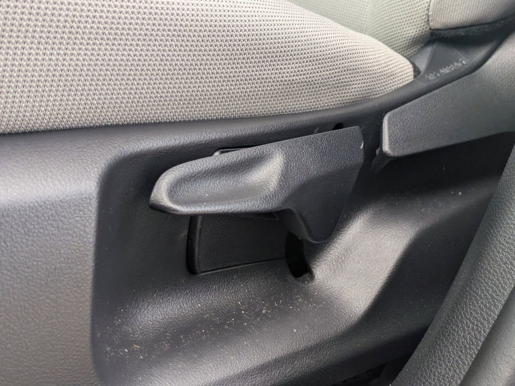 Used 2025 Toyota Corolla Cross L image 19