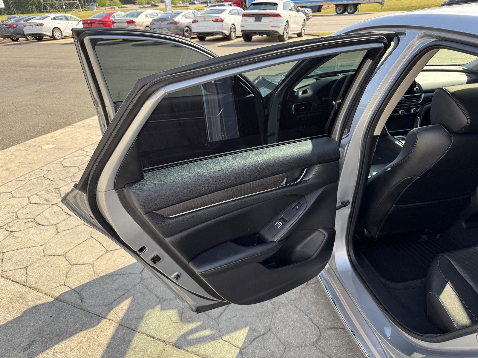 Used 2020 Honda Accord Touring image 8