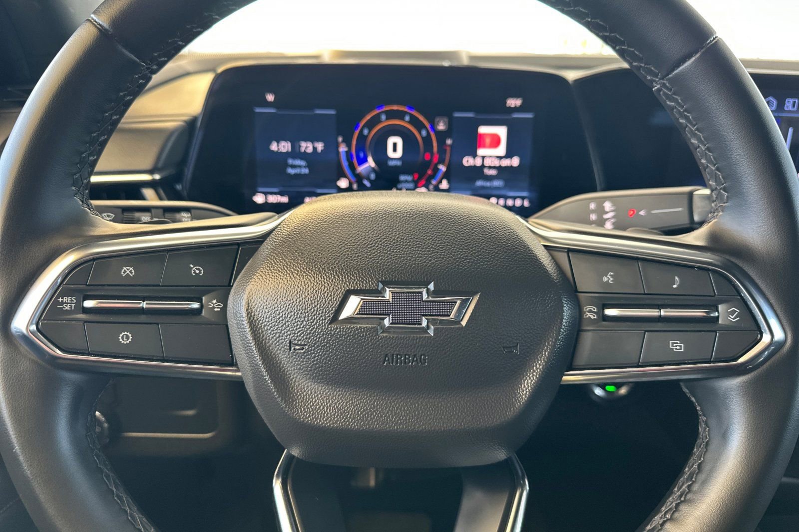 Used 2025 Chevrolet Suburban Z71 AWD/4WD image 24