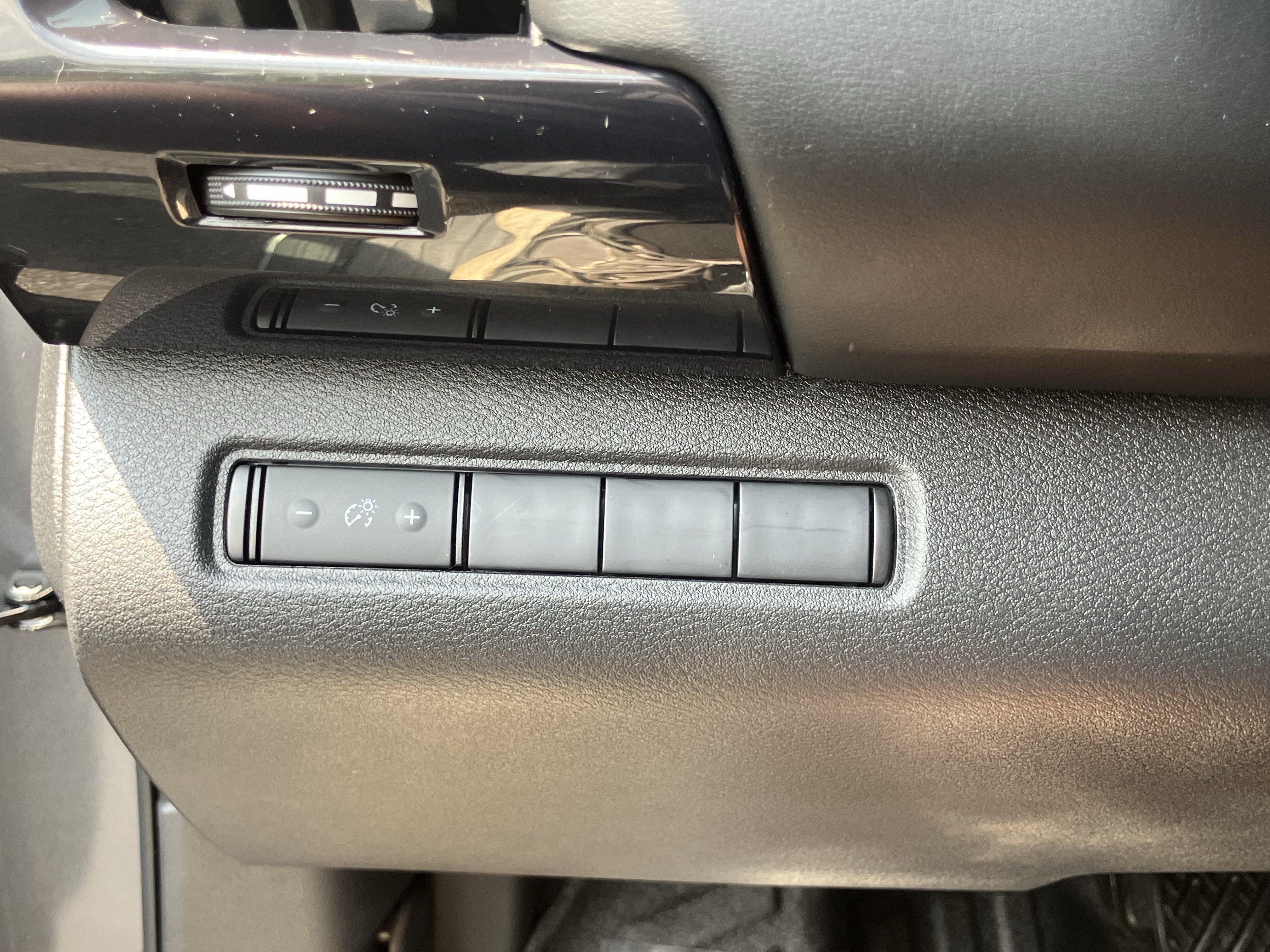 Used 2025 Nissan Pathfinder S FWD image 19