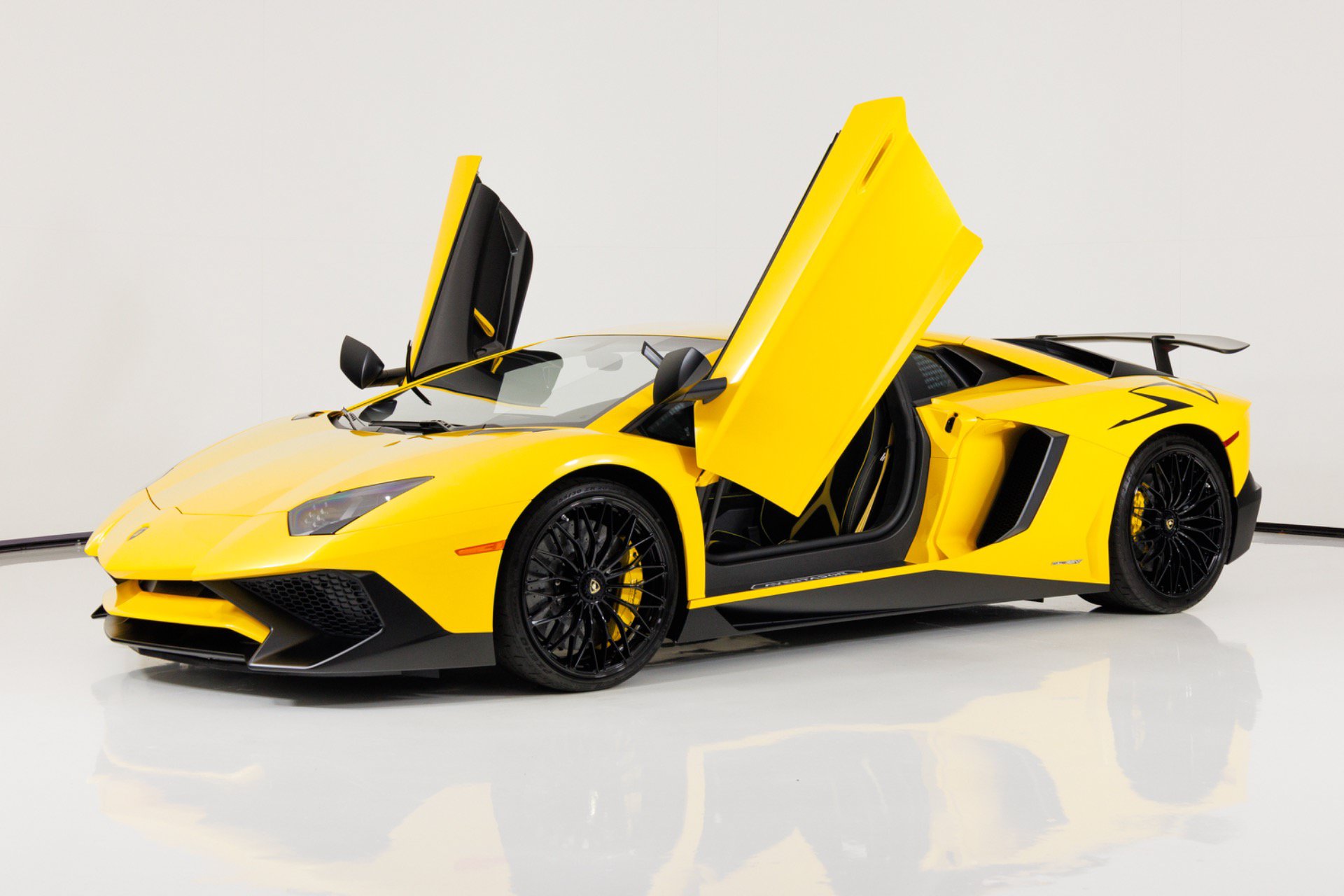Used 2016 Lamborghini Aventador LP 750-4 Superveloce AWD/4WD image 9