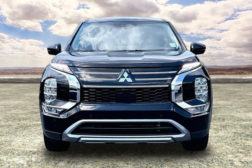 Used 2025 Mitsubishi Outlander SE FWD image 2