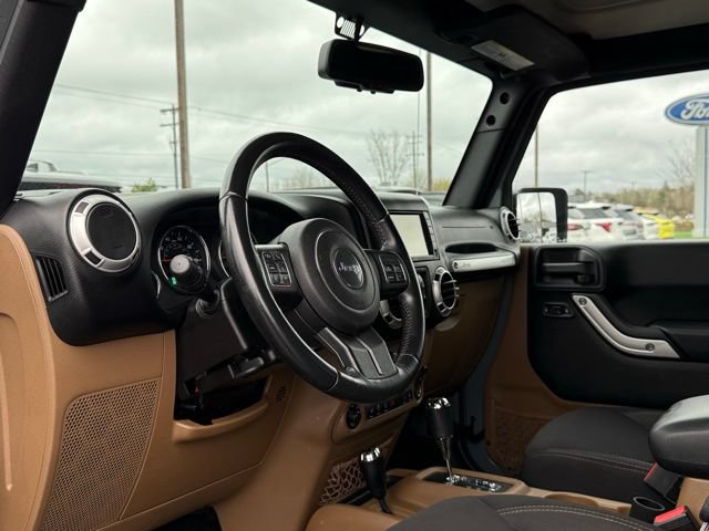 Used 2015 Jeep Wrangler Unlimited Sahara w/ Dual Top Group AWD/4WD image 12