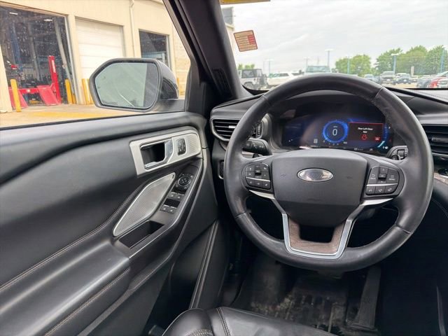 Used 2020 Ford Explorer Platinum w/ Premium Technology Package AWD/4WD image 23