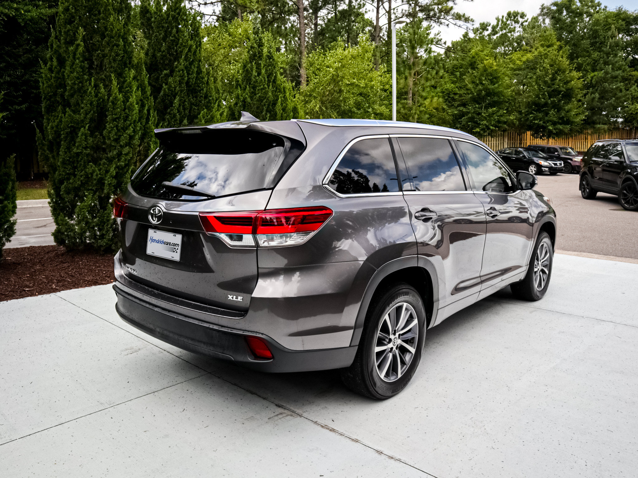 Used 2018 Toyota Highlander XLE FWD image 12