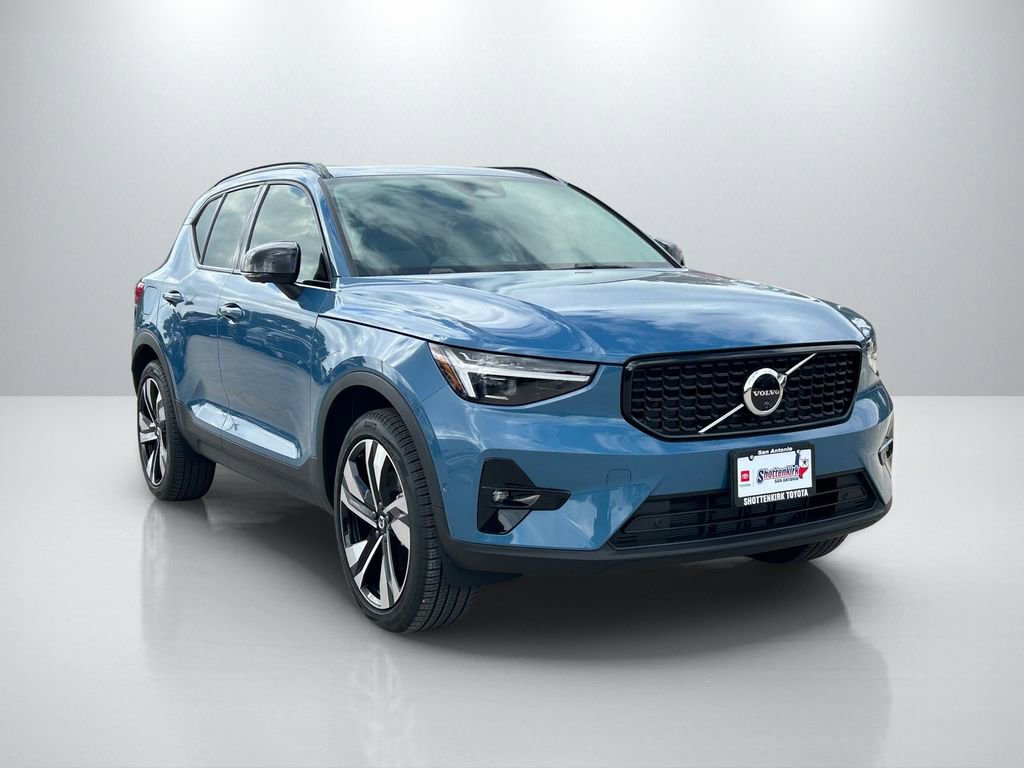 Used 2025 Volvo XC40 B5 Ultra w/ Protection Package AWD/4WD image 3