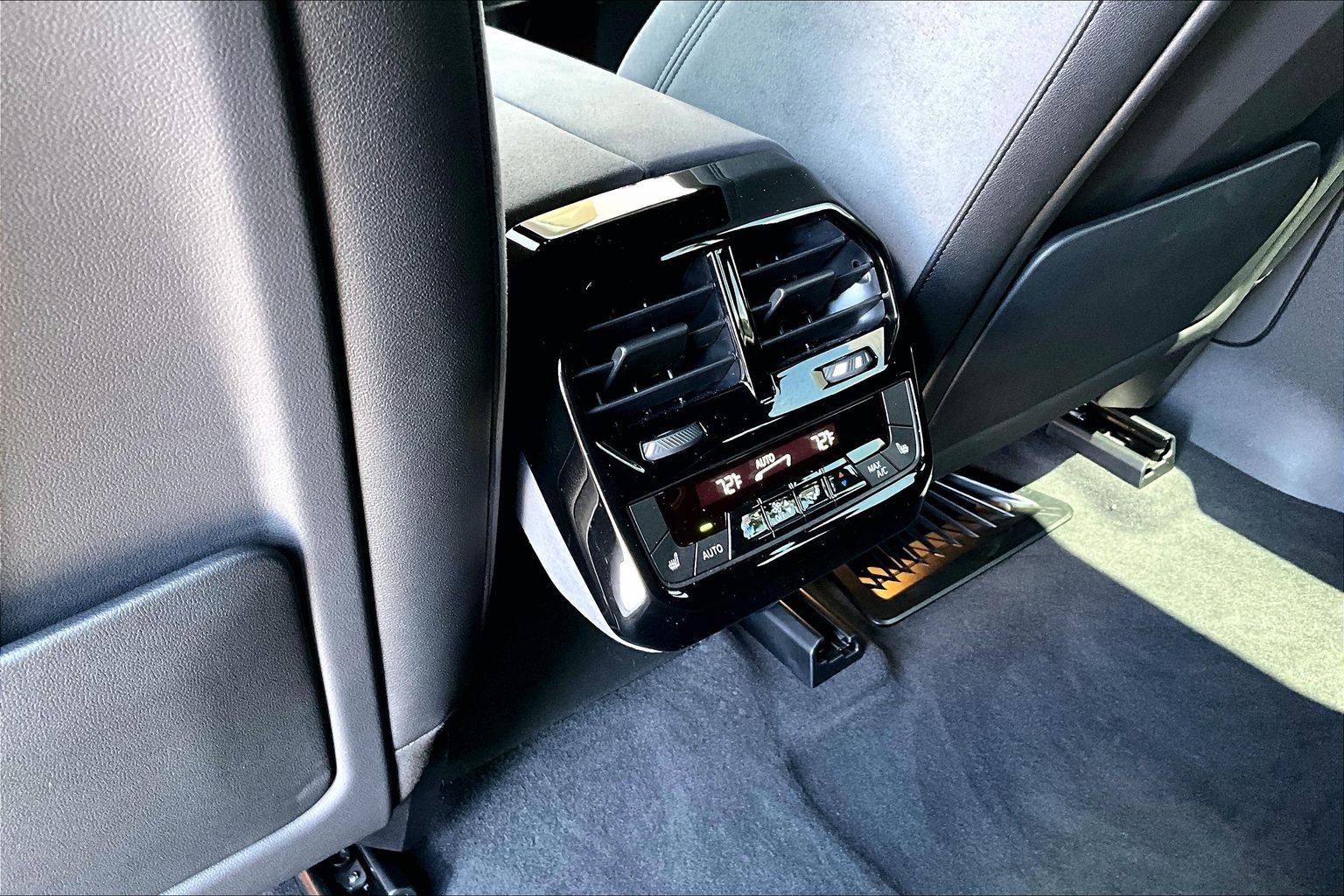 Used 2026 BMW iX xDrive45 w/ M Sport Package image 33