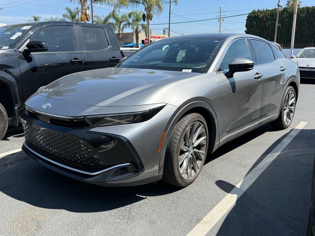 Used 2023 Toyota Crown Limited w/ Advanced Technology Package image 2