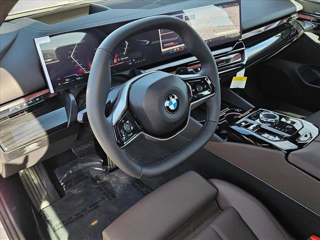 New 2026 BMW 540i xDrive video 3