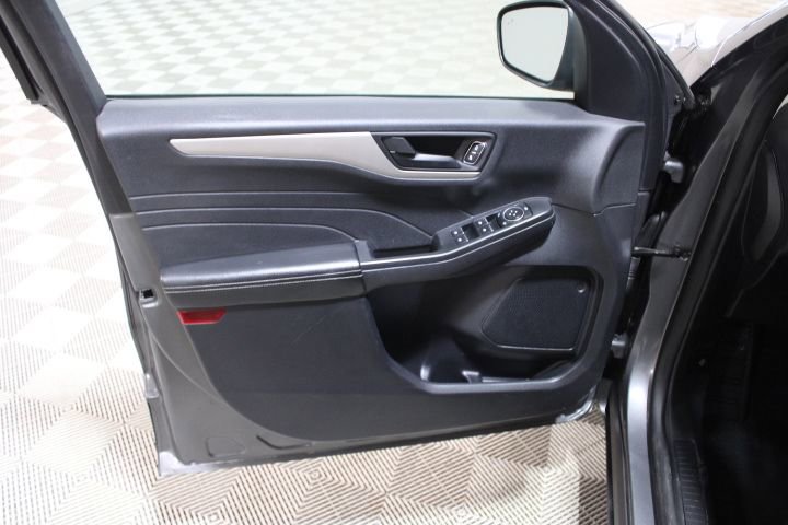 Used 2022 Ford Escape SE w/ SE Sport Appearance Package image 15