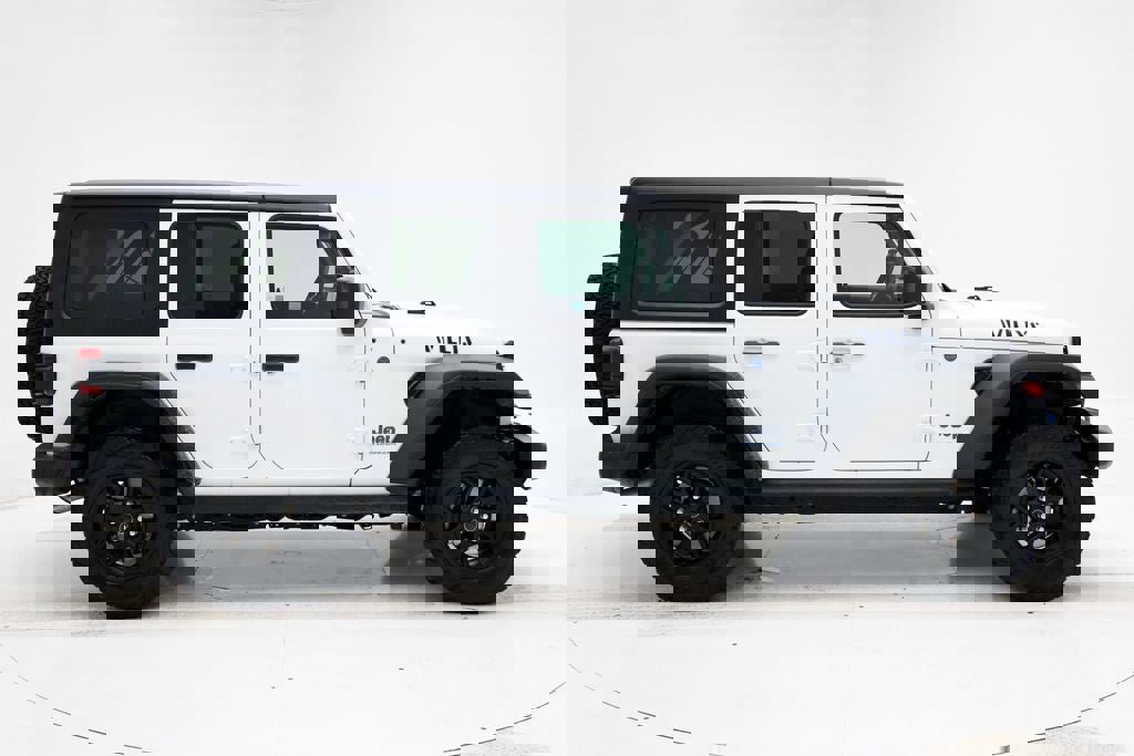 Used 2024 Jeep Wrangler Unlimited image 3