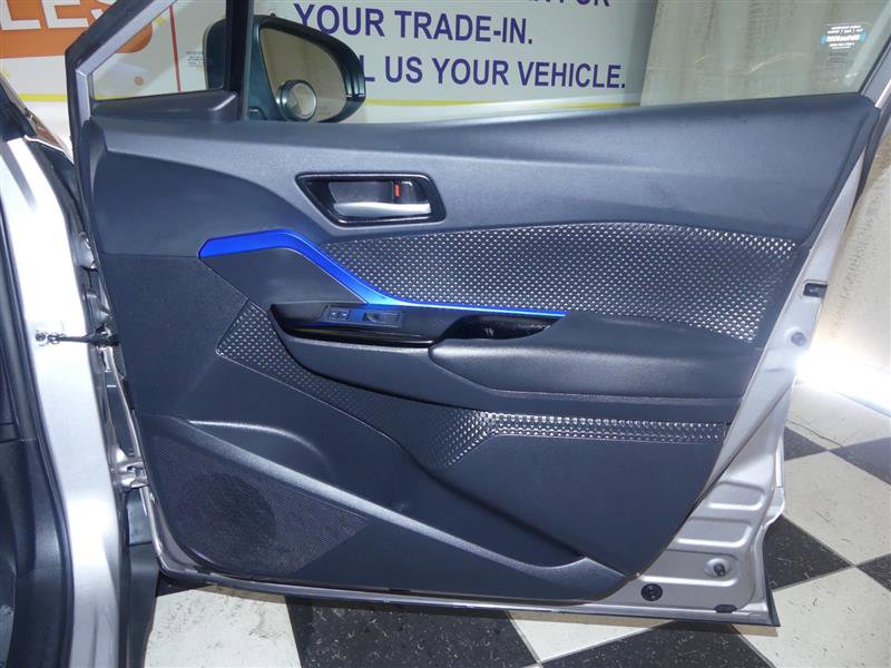 Used 2020 Toyota C-HR XLE image 22