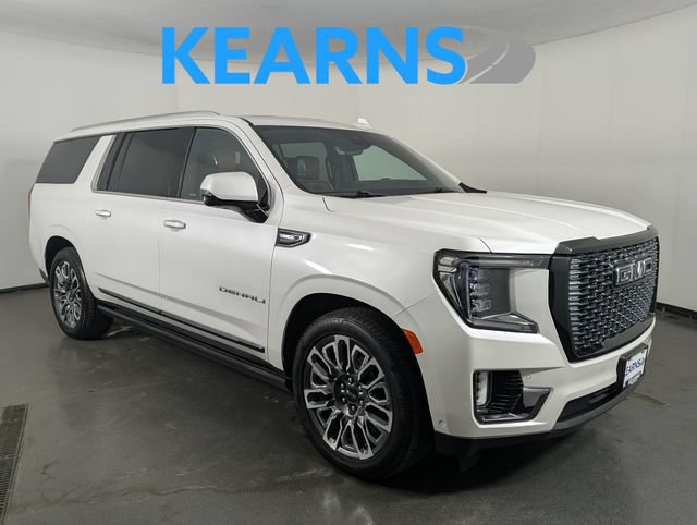 Used 2023 GMC Yukon XL Denali Ultimate AWD/4WD image 1