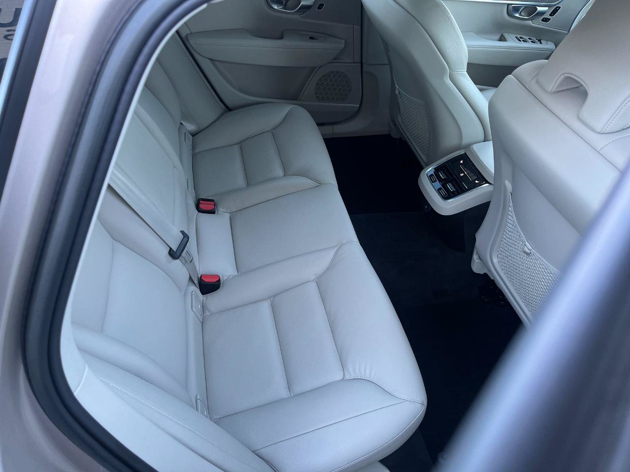 Used 2024 Volvo V90 B6 Cross Country Plus w/ Climate Package AWD/4WD image 18
