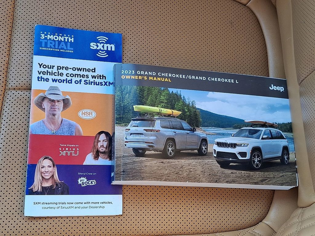 Used 2023 Jeep Grand Cherokee L Summit w/ Luxury Tech Group V image 34