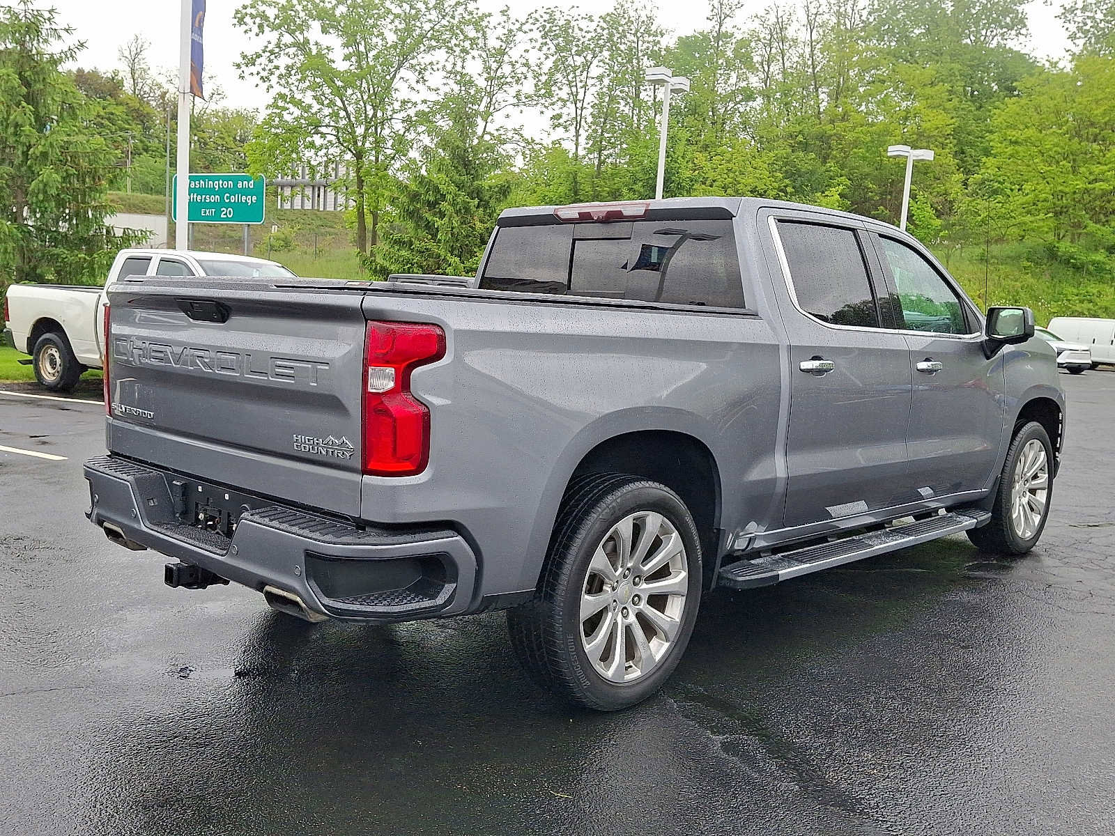 Used 2020 Chevrolet Silverado 1500 High Country w/ Technology Package AWD/4WD image 6