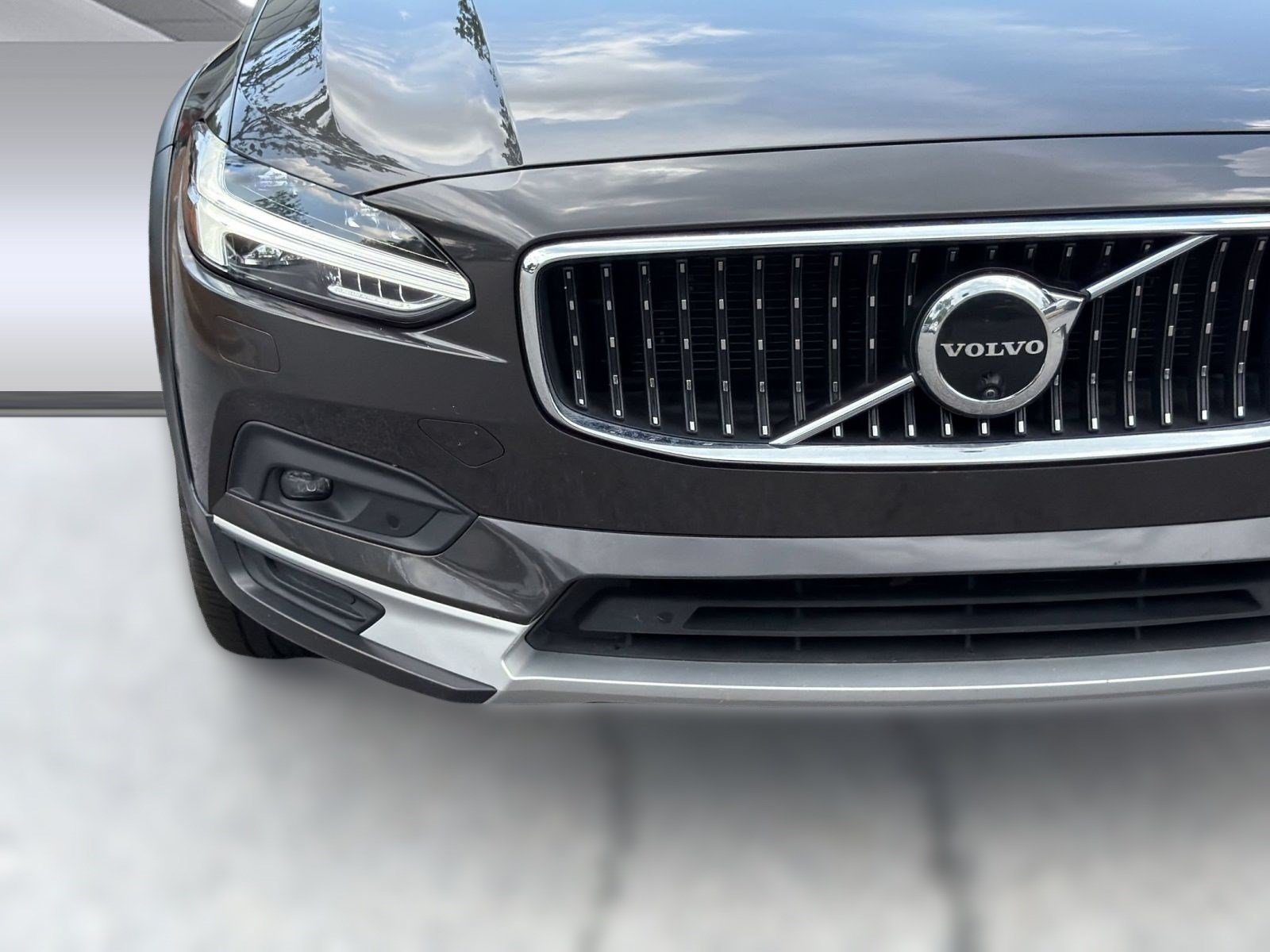 Certified 2025 Volvo V90 B6 Cross Country Ultra AWD/4WD image 11