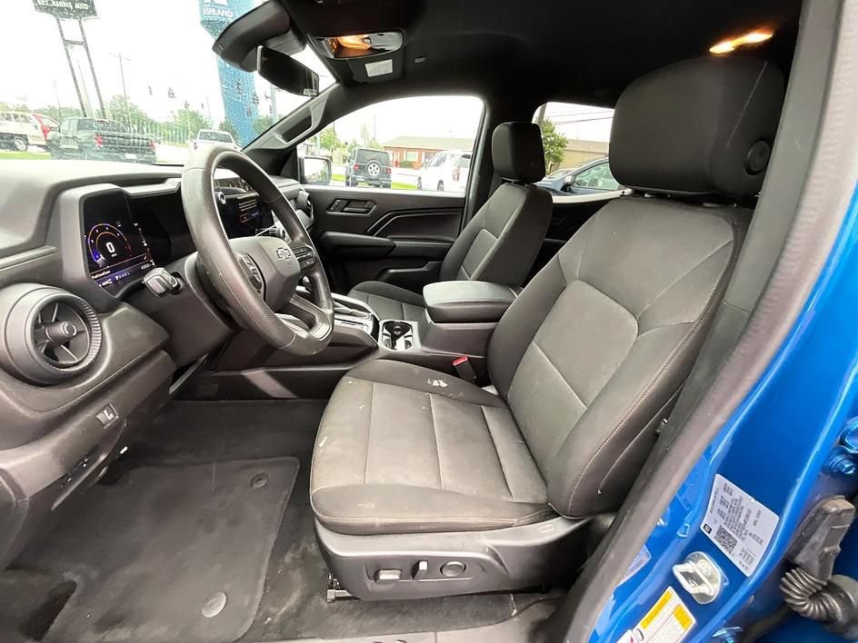 Used 2023 Chevrolet Colorado Trail Boss w/ Technology Package AWD/4WD image 4