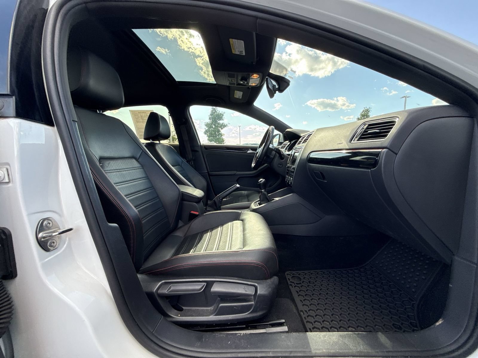 Used 2017 Volkswagen Jetta GLI FWD image 24