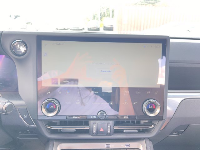 Used 2024 Lexus GX 550 w/ Accessory Package (31) AWD/4WD image 24