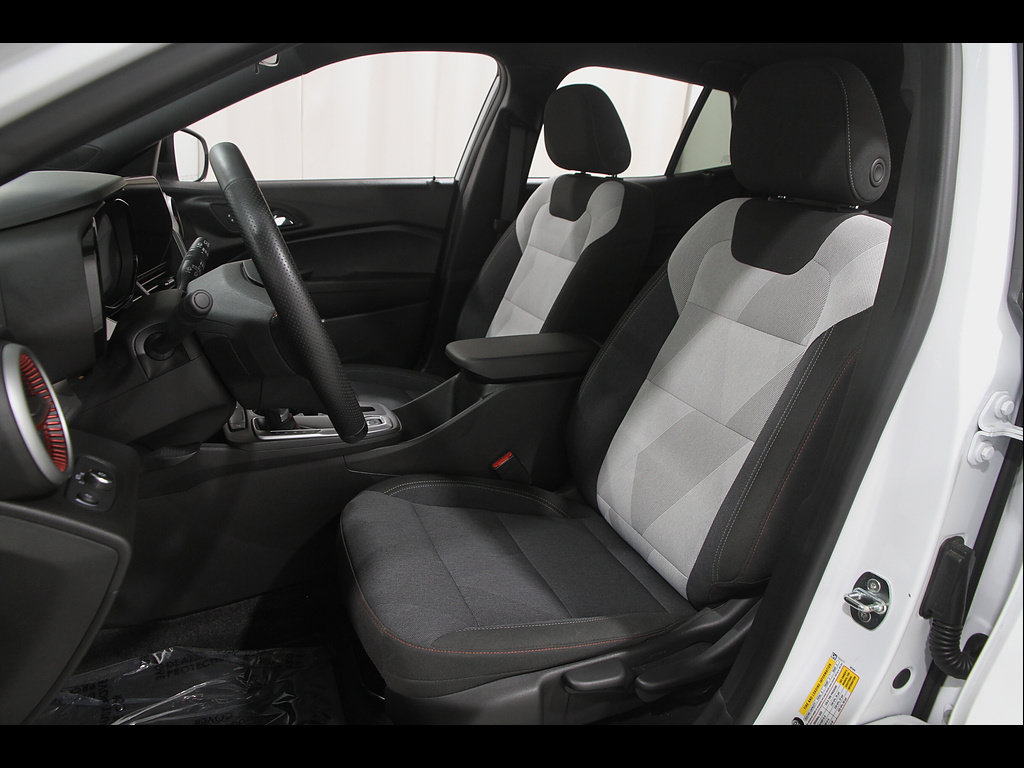 Certified 2024 Chevrolet Trax RS FWD image 5