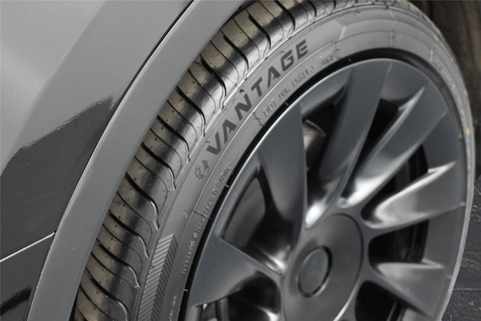 Used 2024 Tesla Model Y 2WD image 13
