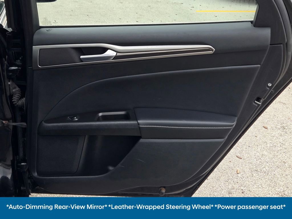 Used 2017 Ford Fusion SE w/ Fusion SE Technology Package image 15