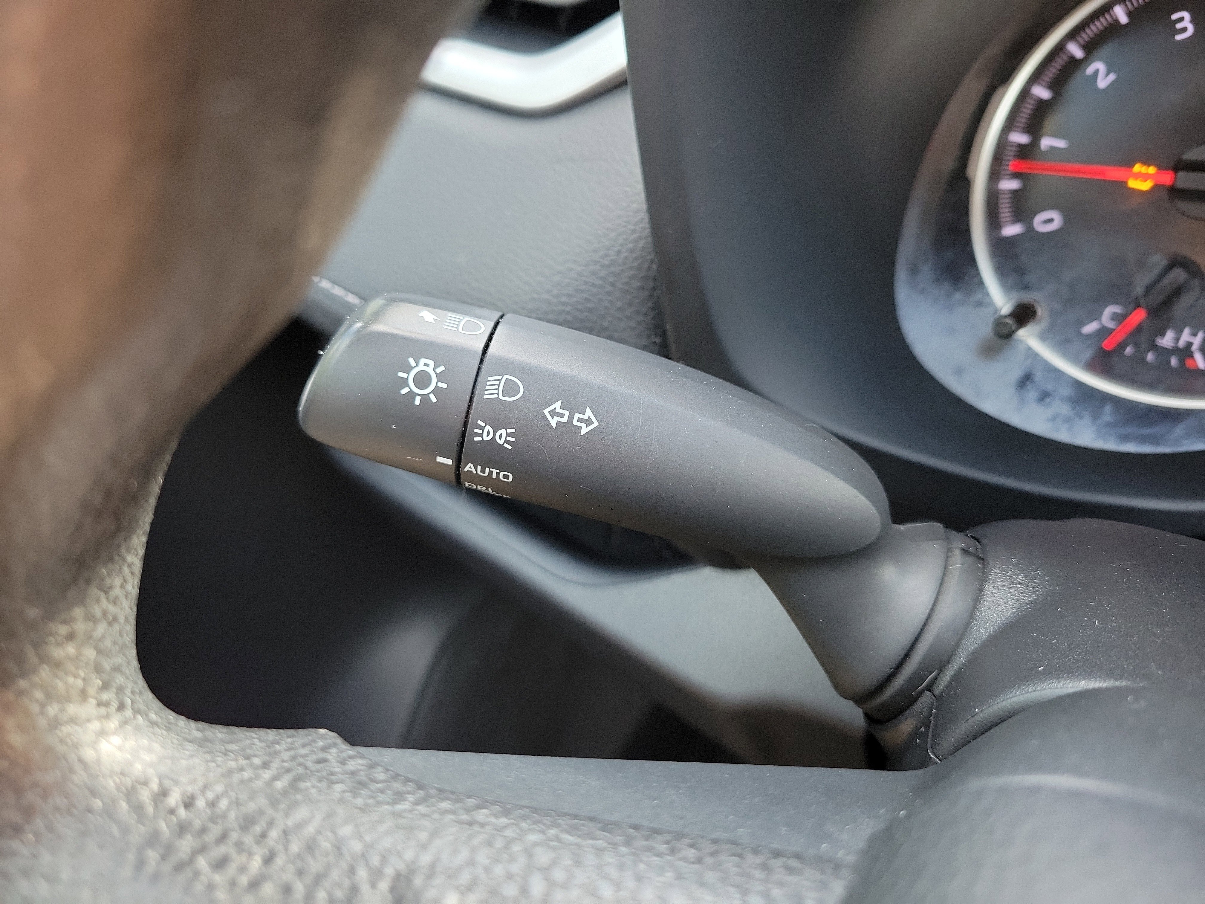 Used 2022 Toyota RAV4 XLE FWD image 29