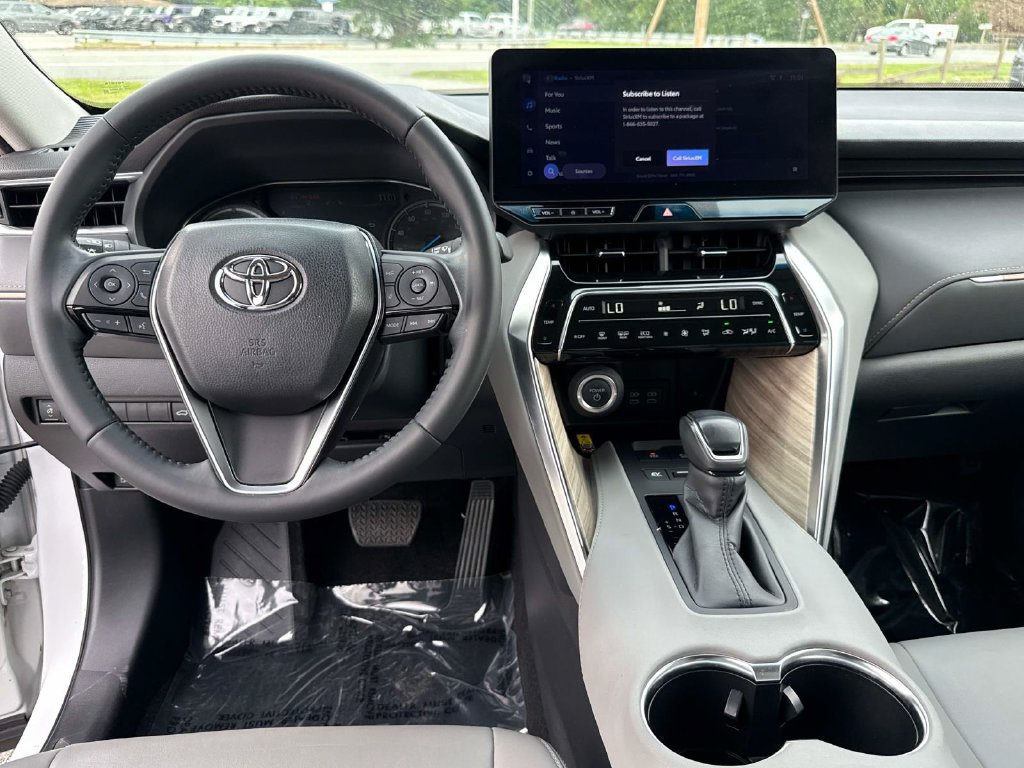 Used 2023 Toyota Venza XLE AWD/4WD image 18