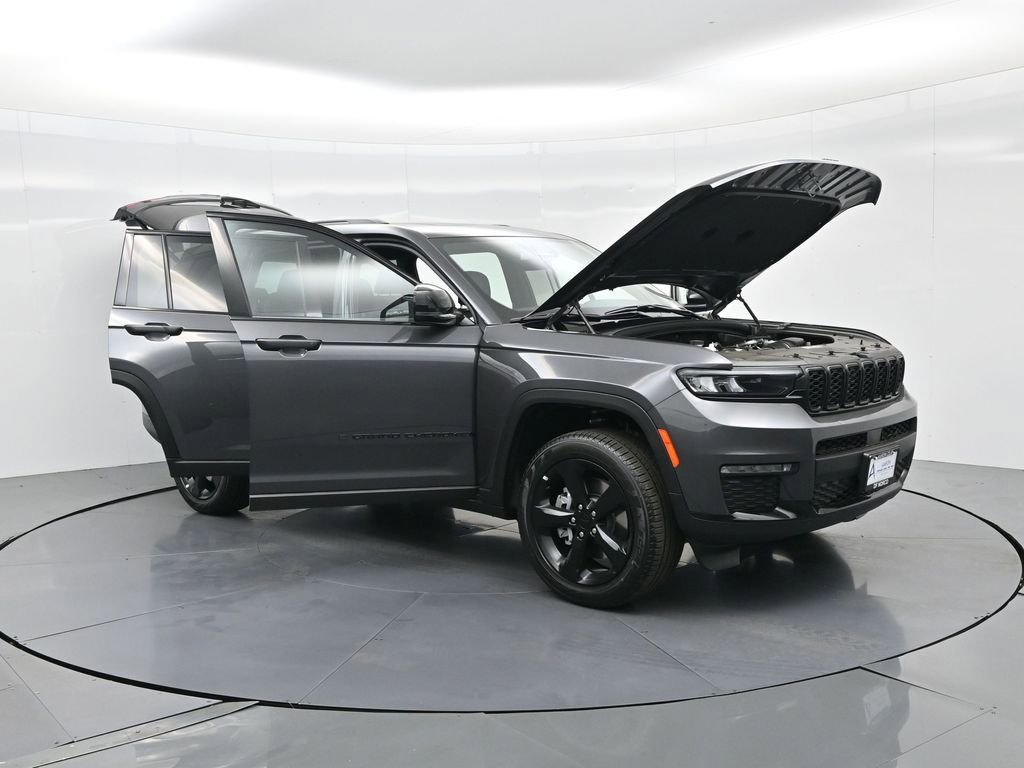 New 2025 Jeep Grand Cherokee L Limited w/ Black Appearance Package image 31