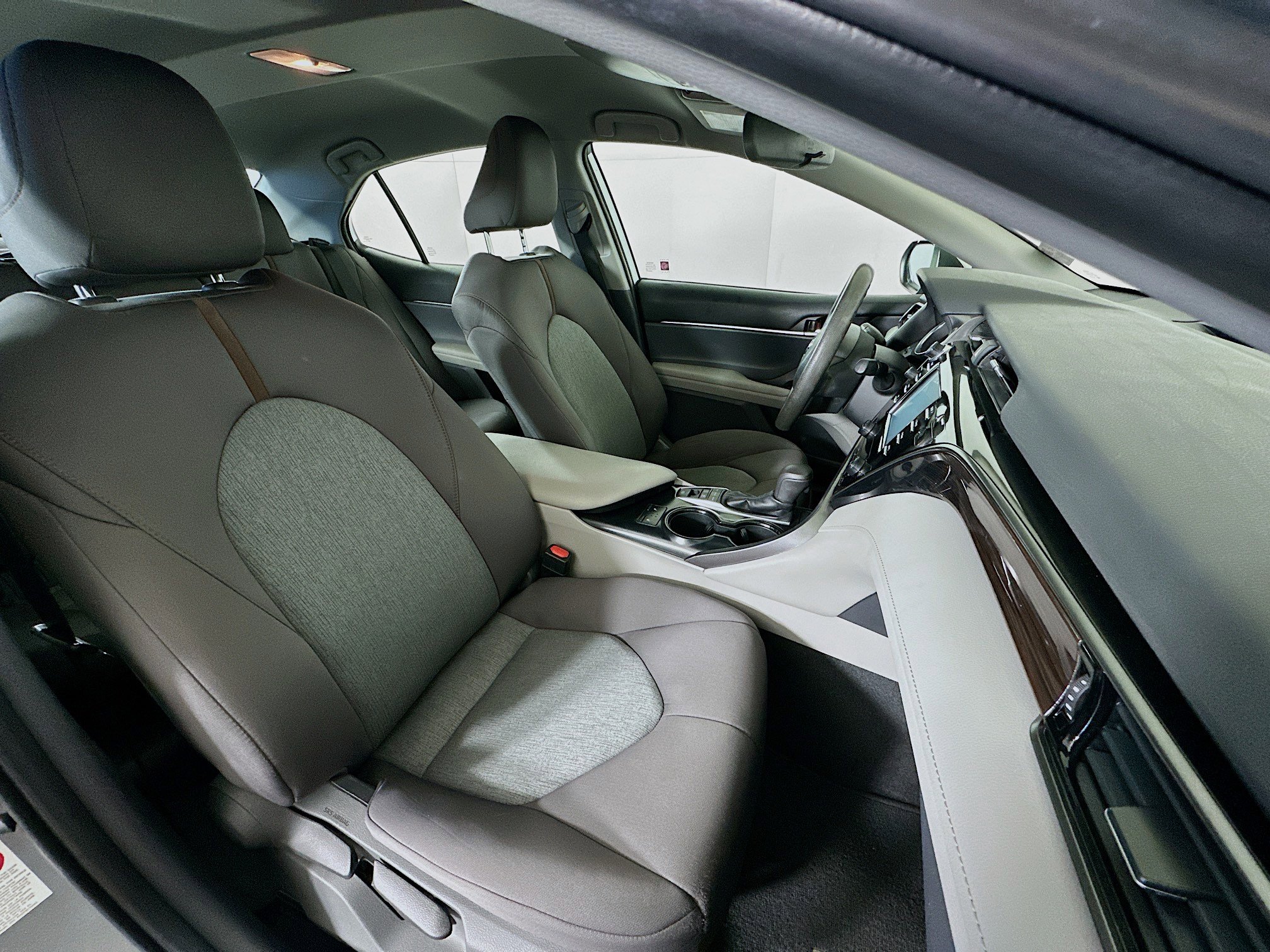 Used 2019 Toyota Camry LE image 29