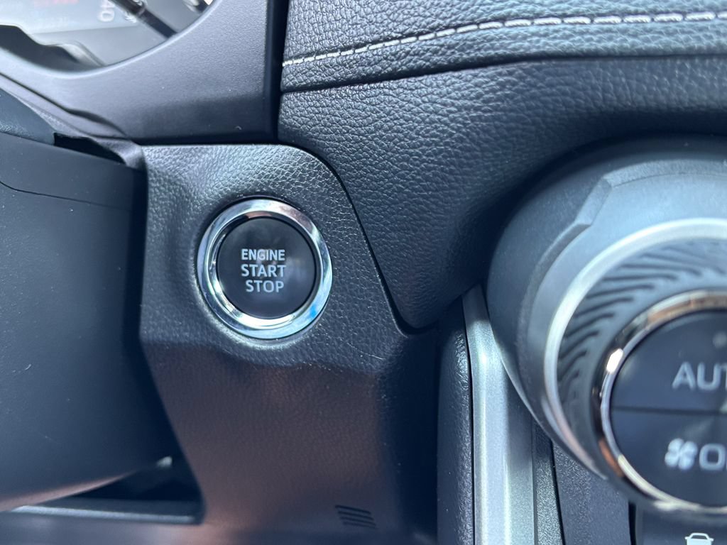 Used 2025 Toyota RAV4 XLE AWD/4WD image 25