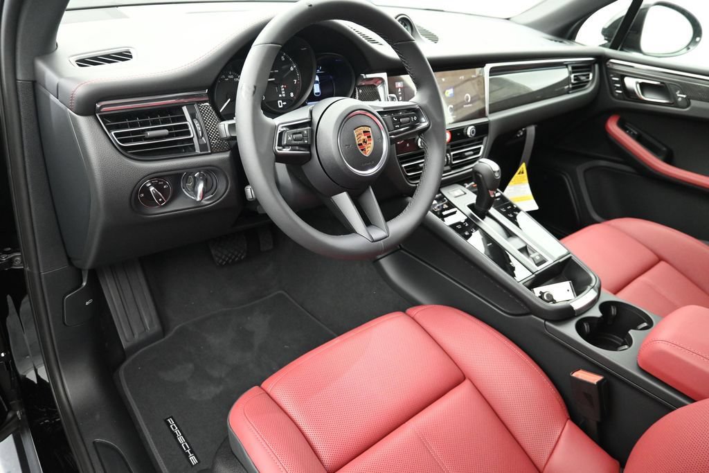 New 2026 Porsche Macan AWD/4WD image 4