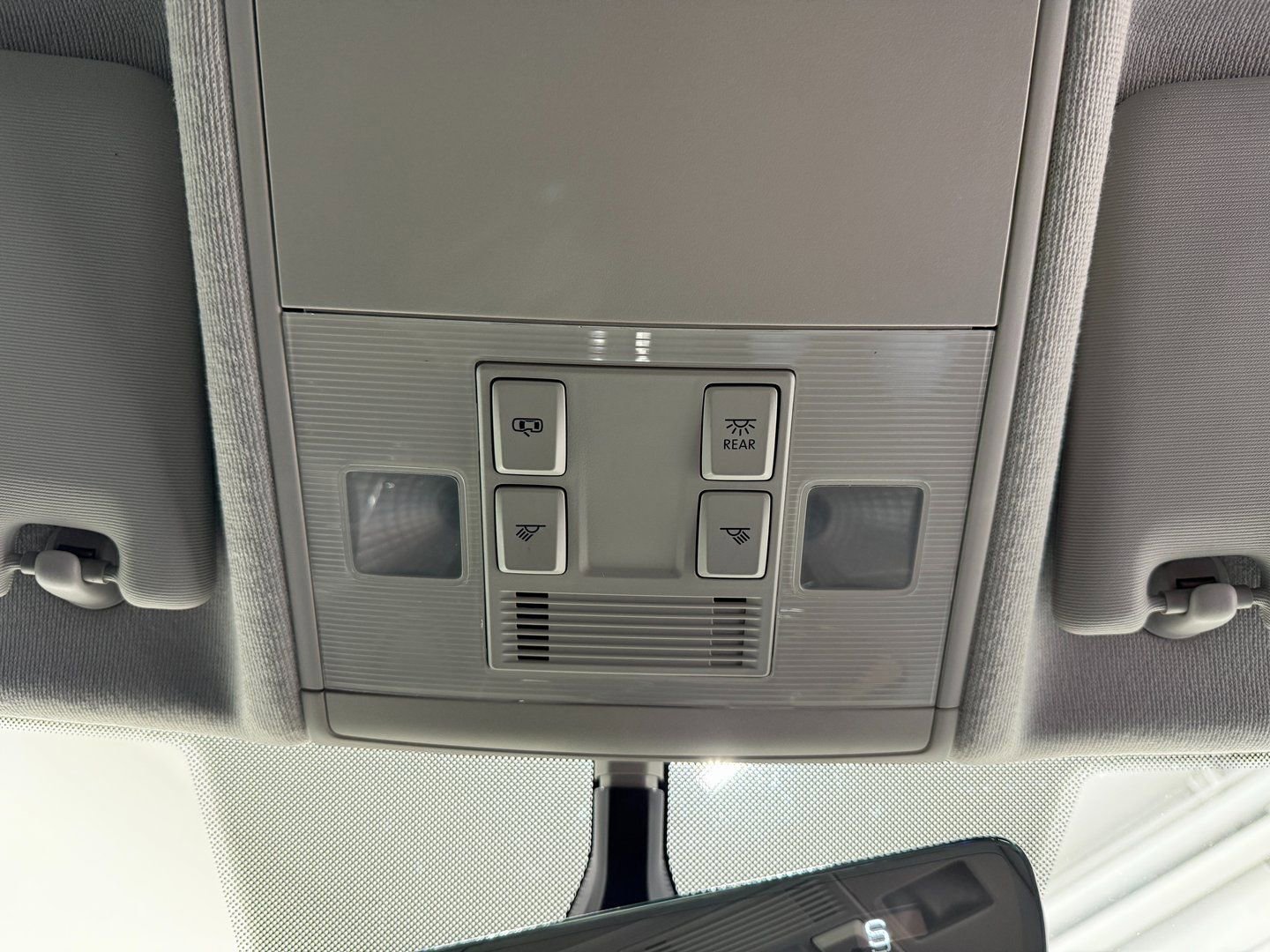 Used 2021 Volkswagen Tiguan SE image 29