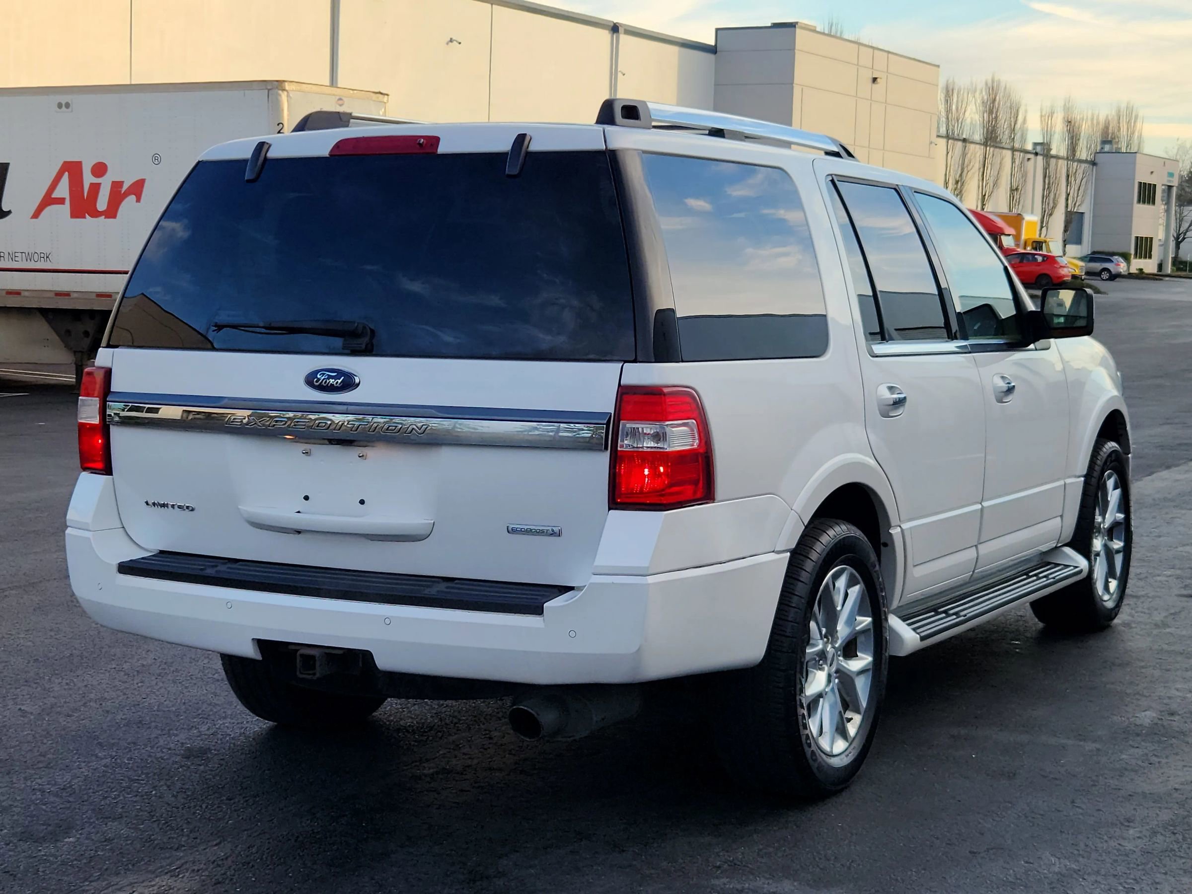 Used 2017 Ford Expedition Limited image 4