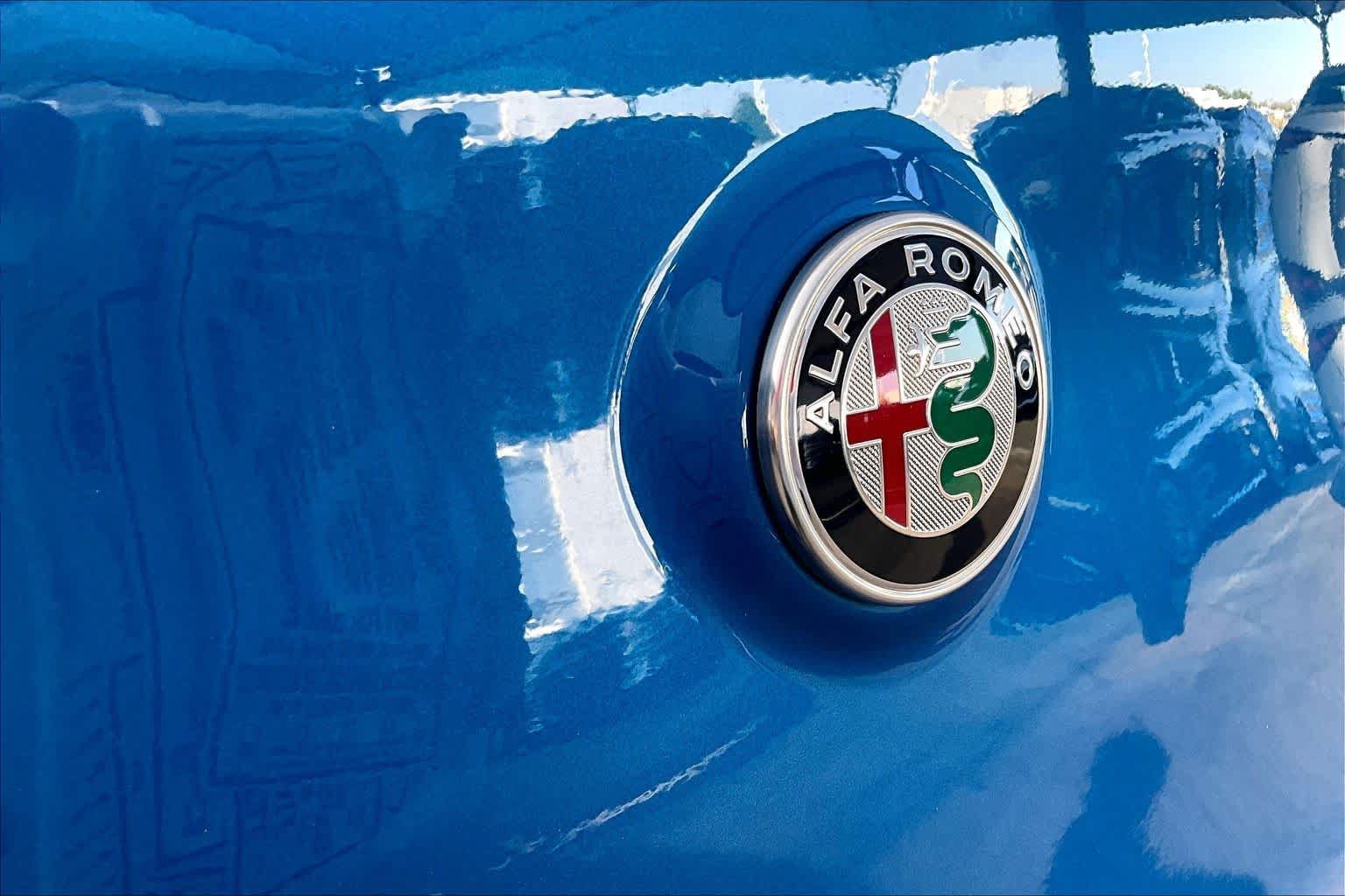 Used 2022 Alfa Romeo Stelvio Veloce AWD/4WD image 10