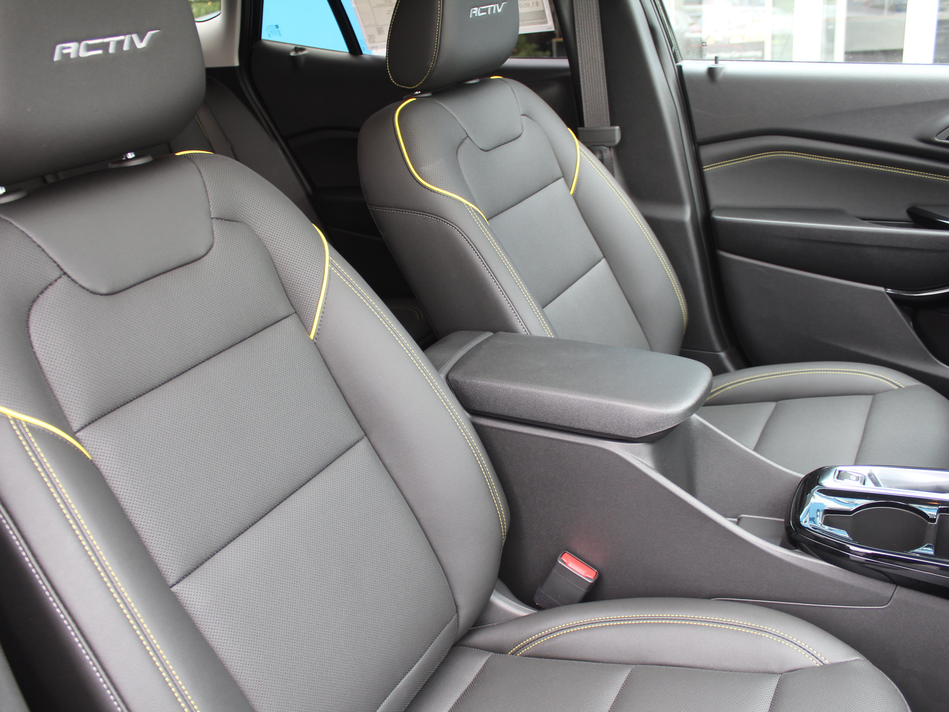 New 2026 Chevrolet Trax ACTIV w/ Sunroof Package FWD image 16