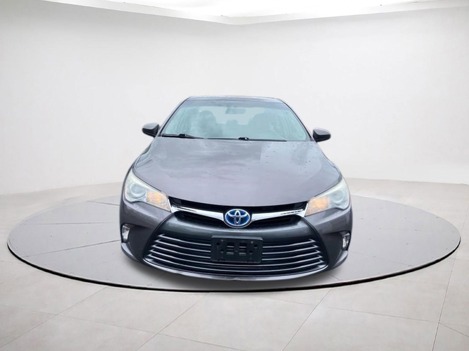 Used 2015 Toyota Camry LE FWD image 2