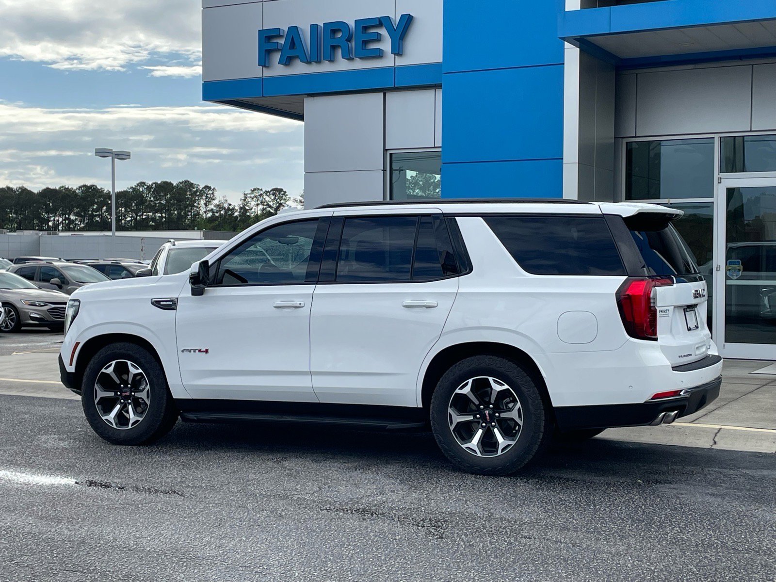 Used 2025 GMC Yukon AT4 w/ Premium Trailering Package image 3