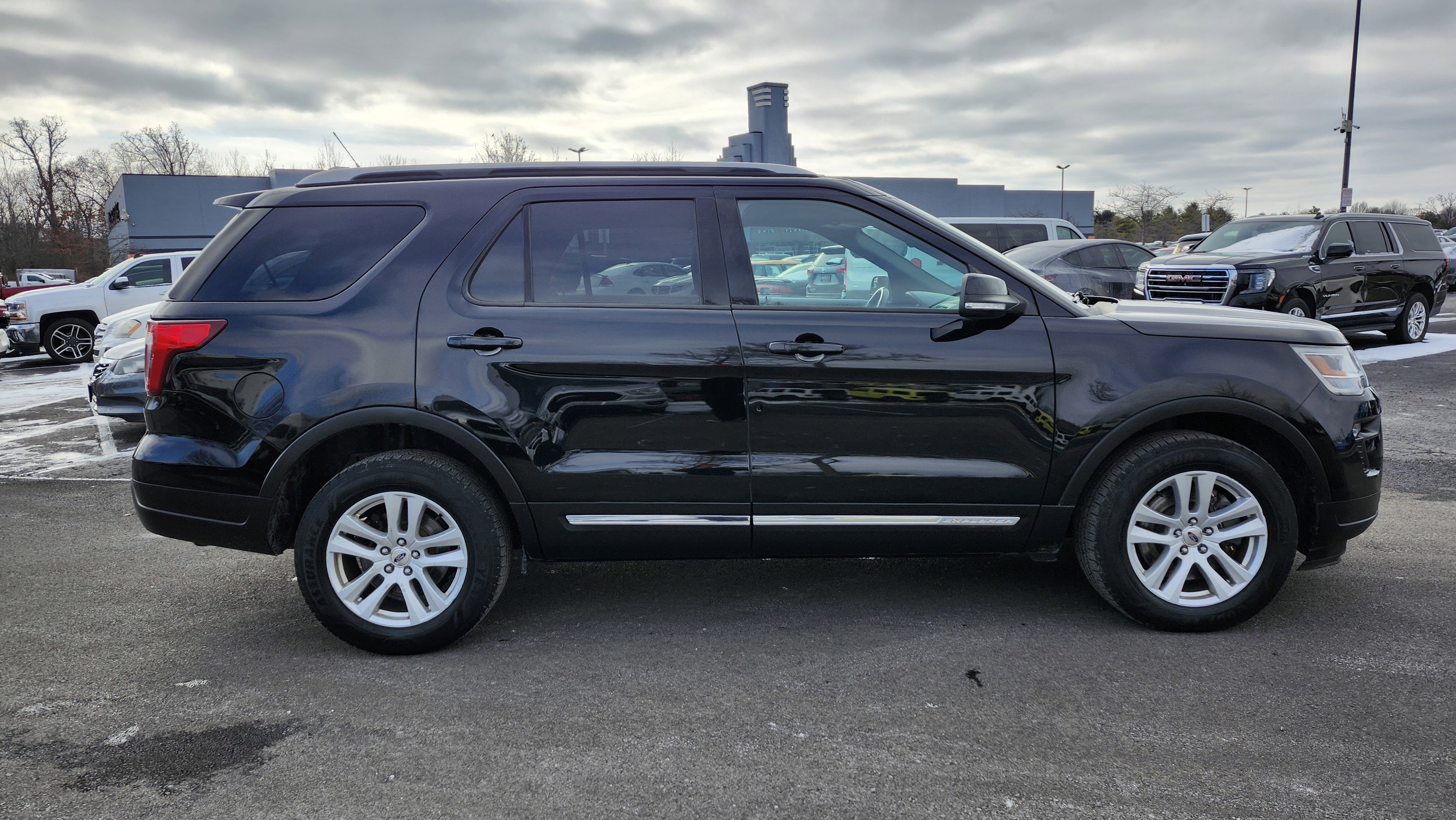 Used 2018 Ford Explorer XLT w/ Equipment Group 201A image 17